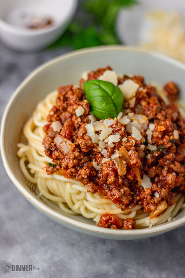 Quick Spaghetti Bolognese Recipe - The Dinner Bite