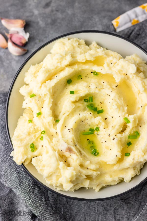 Creamy Garlic Mashed Potatoes - The Dinner Bite