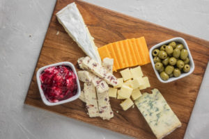 How To Make A Cheese Plate (Cheese Platter) - The Dinner Bite