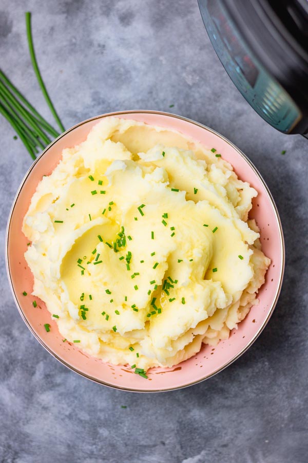 https://www.thedinnerbite.com/wp-content/uploads/2019/12/instant-pot-mashed-potatoes-no-drain-recipe-img-14.jpg