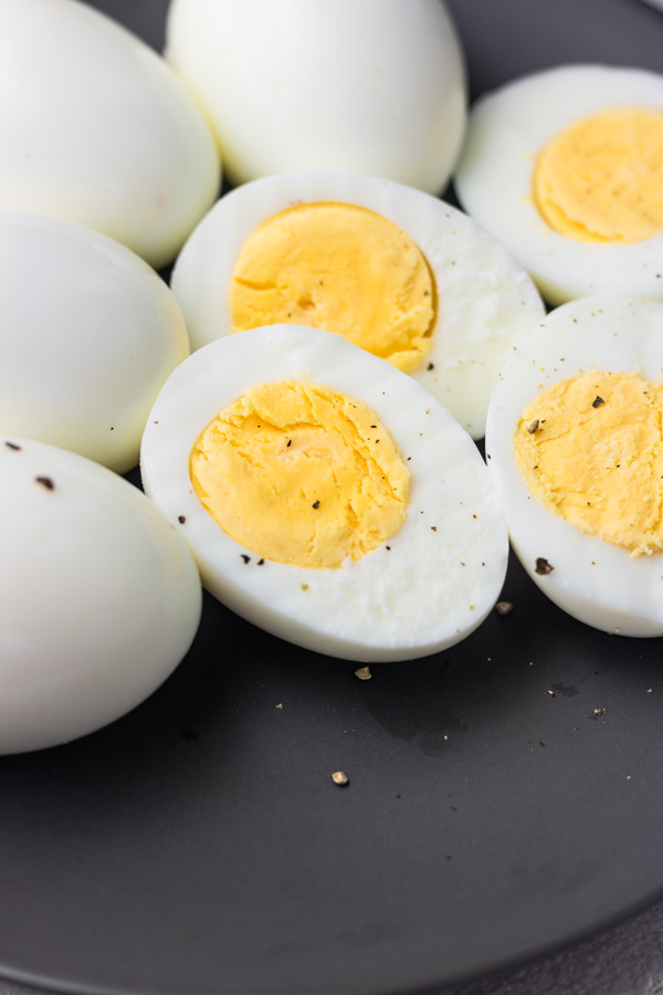 https://www.thedinnerbite.com/wp-content/uploads/2020/04/instant-pot-hard-boiled-eggs-how-boil-eggs-img-8.jpg