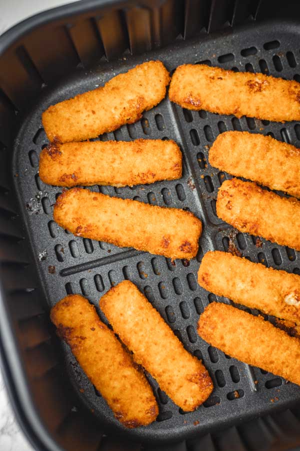 Air Fryer Frozen Fish Sticks (Fish Fingers) - The Dinner Bite
