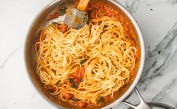 Easy Tomato Basil Pasta Recipe - The Dinner Bite