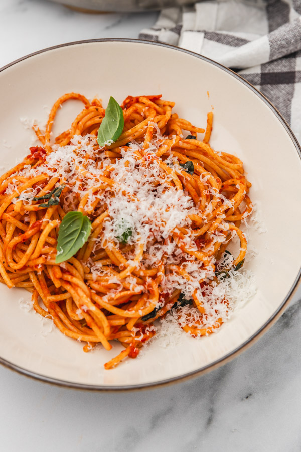 Spaghetti Arrabiata recipe (Angry Spaghetti) - The Dinner Bite