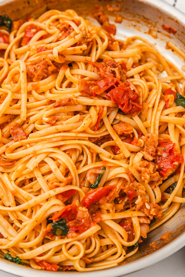 Easy Tomato Bacon Pasta - The Dinner Bite